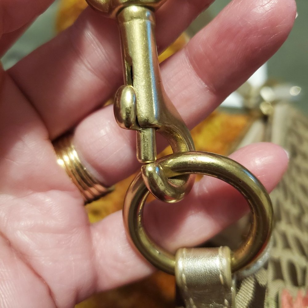 Coach - Picture 6 of 9